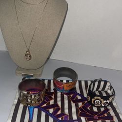 Henri Bendel Lot 1 Neckace 3 Bracelets And Bag 
