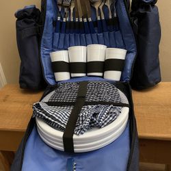 NEW Picnic Backpack Set for 4 with wine holders and serving ware