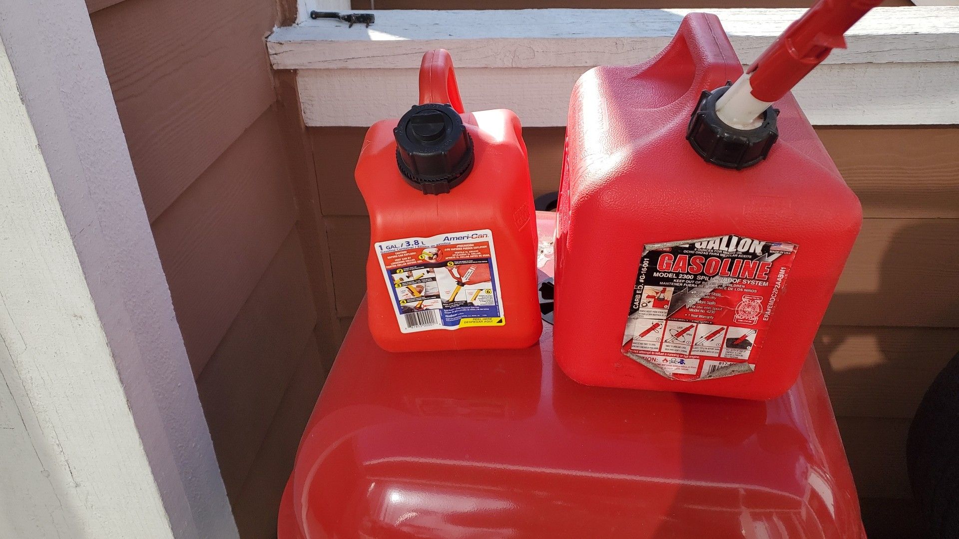 1 gallon and 2 gallon gasoline tanks