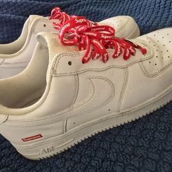 Nike Air Force 1 Low Supreme 