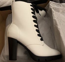 White Booties Size 7 New In Box