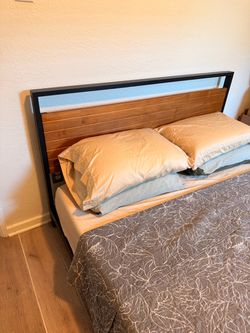 Low Profile Industrial Wood and Metal Platform Bed Frame with Headboard/footboard (Queen with mattress)