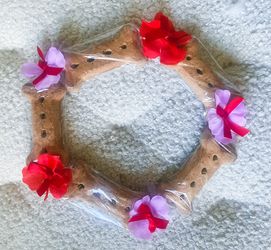 HoliDay Pawty leis