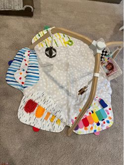 Loveverly play gym like new!