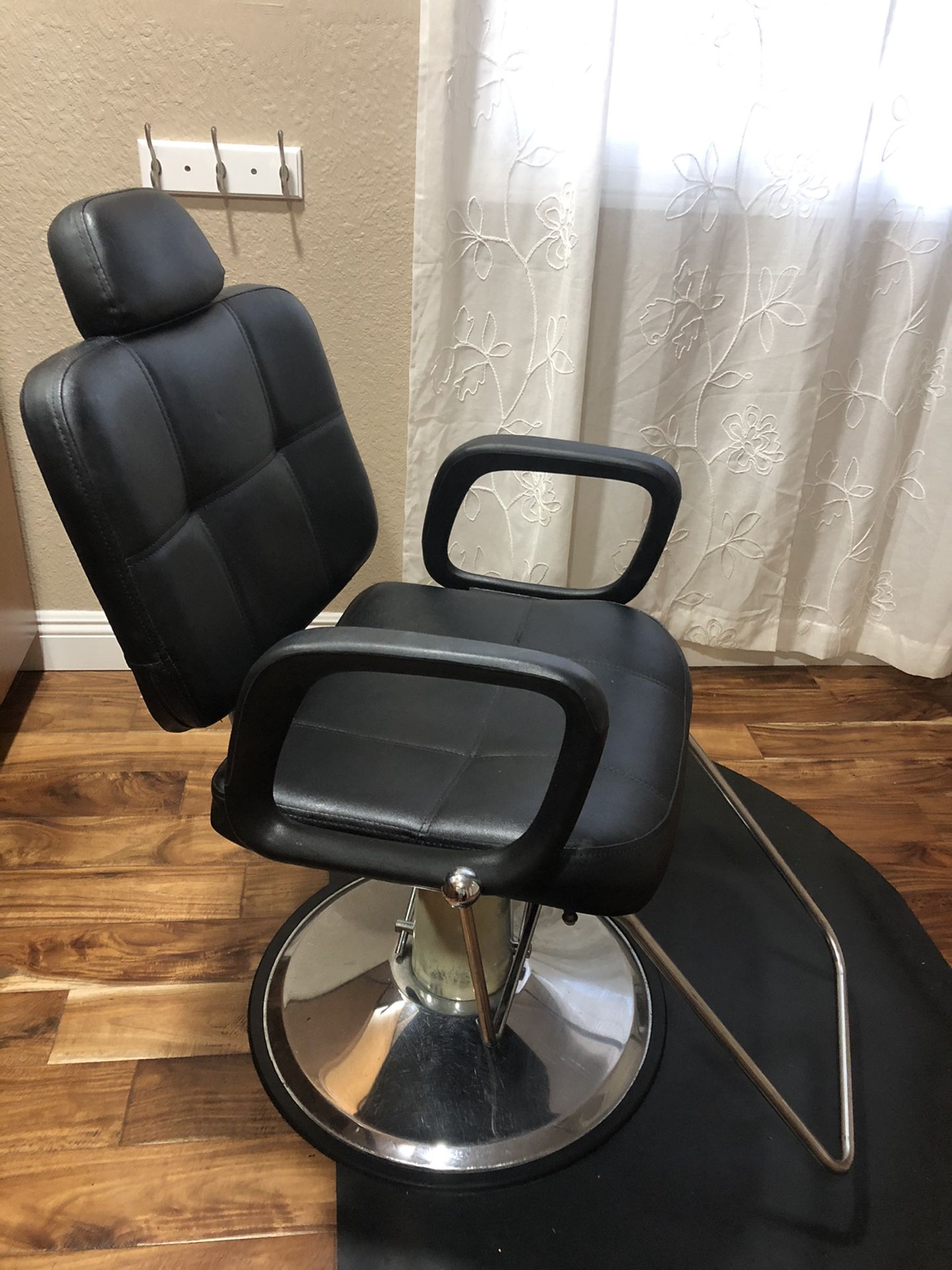 Salon styling chair