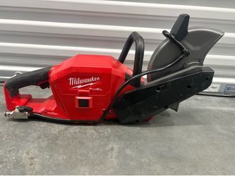 Milwaukee battery powers concrete saw