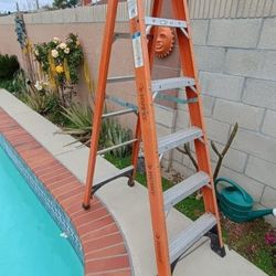 Husky 6' Ft 600lbs Load Capacity Ladder 