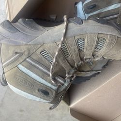 Women’s Hiking Boots