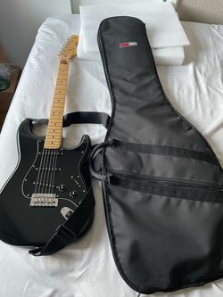 Fender player Stratocaster MIM SSS Electric Guitar with Locking tuners and Carry bag