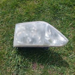 Nissan Quest 2002 - Left Side -  Headlight and Taillight