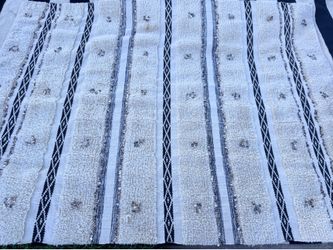 Moving sale! Moroccan Wool Area Rug 5’ x 7’ – Handmade, Soft & Designer Style