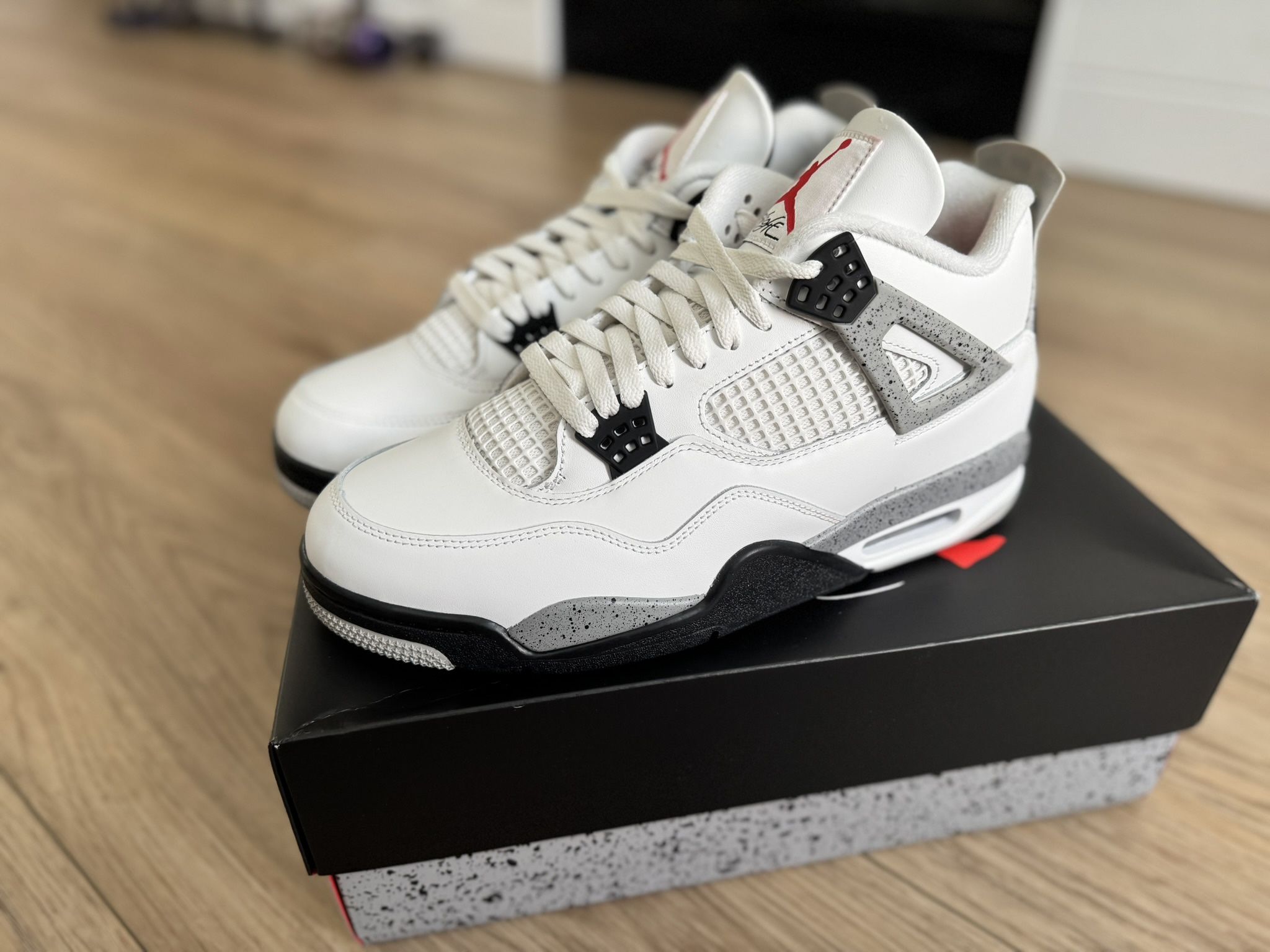 Jordan 4 Cement 