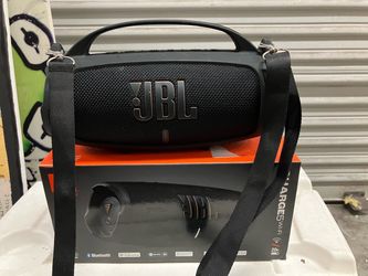 JBL Charge 5 Portable Speaker with Case