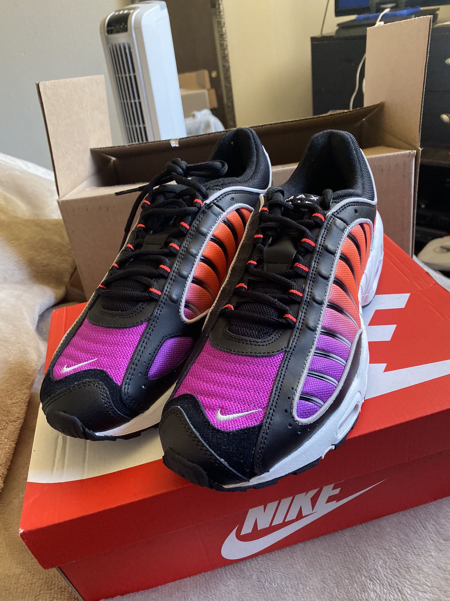 Nike Tailwind Suns Size 11
