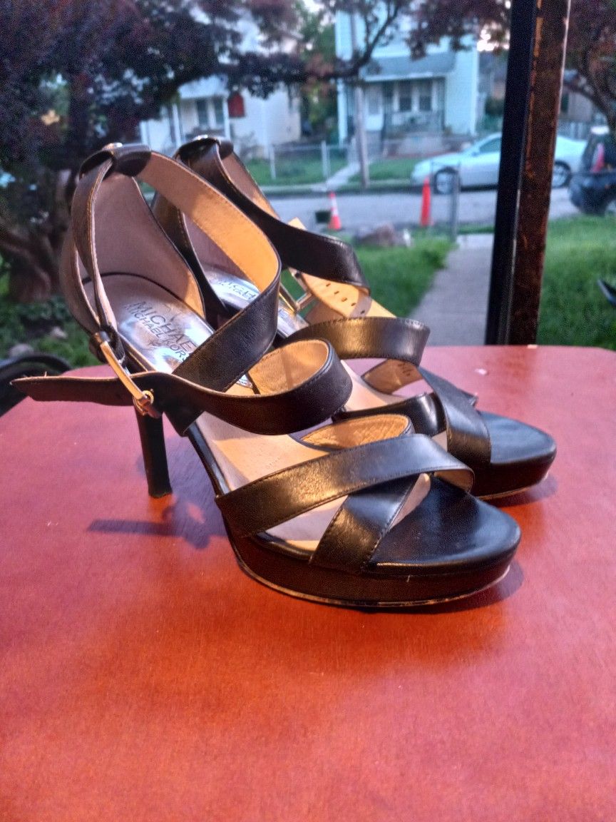 Michael Kors Size 6m