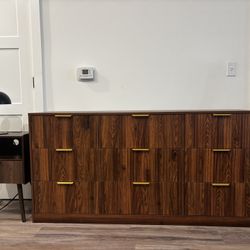 Brand New Dresser And night Stand With Two Complementary Lamps 