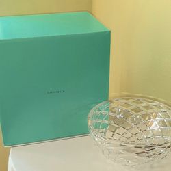 BRAND NEW TIFFANY CRYSTAL DIAMOND DESIGN BOWL WITH OFFICIAL TIFFANY BLUE BOX 