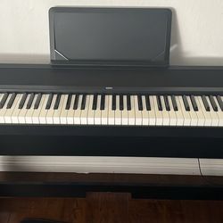 Korg B1 Digital Piano + Bench – Great Condition ！