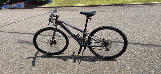 Black trek bike