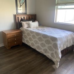 Bedroom Set With Night Stand 