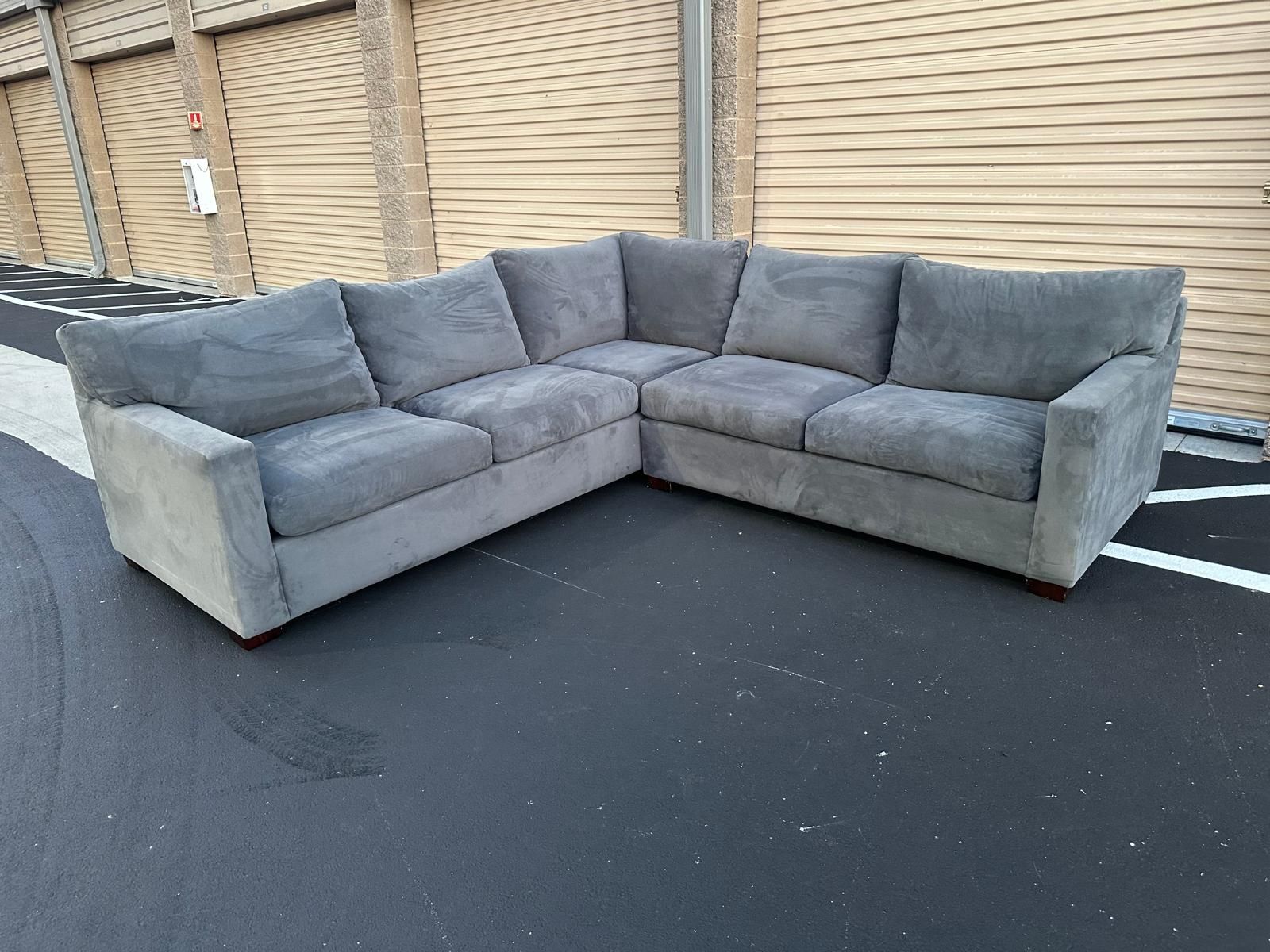 Beautiful L shape sofa sectional like new/ hermoso sofa secciónal como nuevo