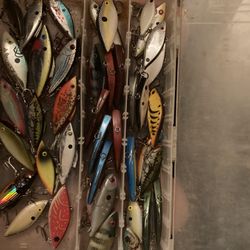800 fishing Lures All For 2000.00Or 3.25 Each 
