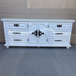 HEAVY Dresser White 9-Drawers