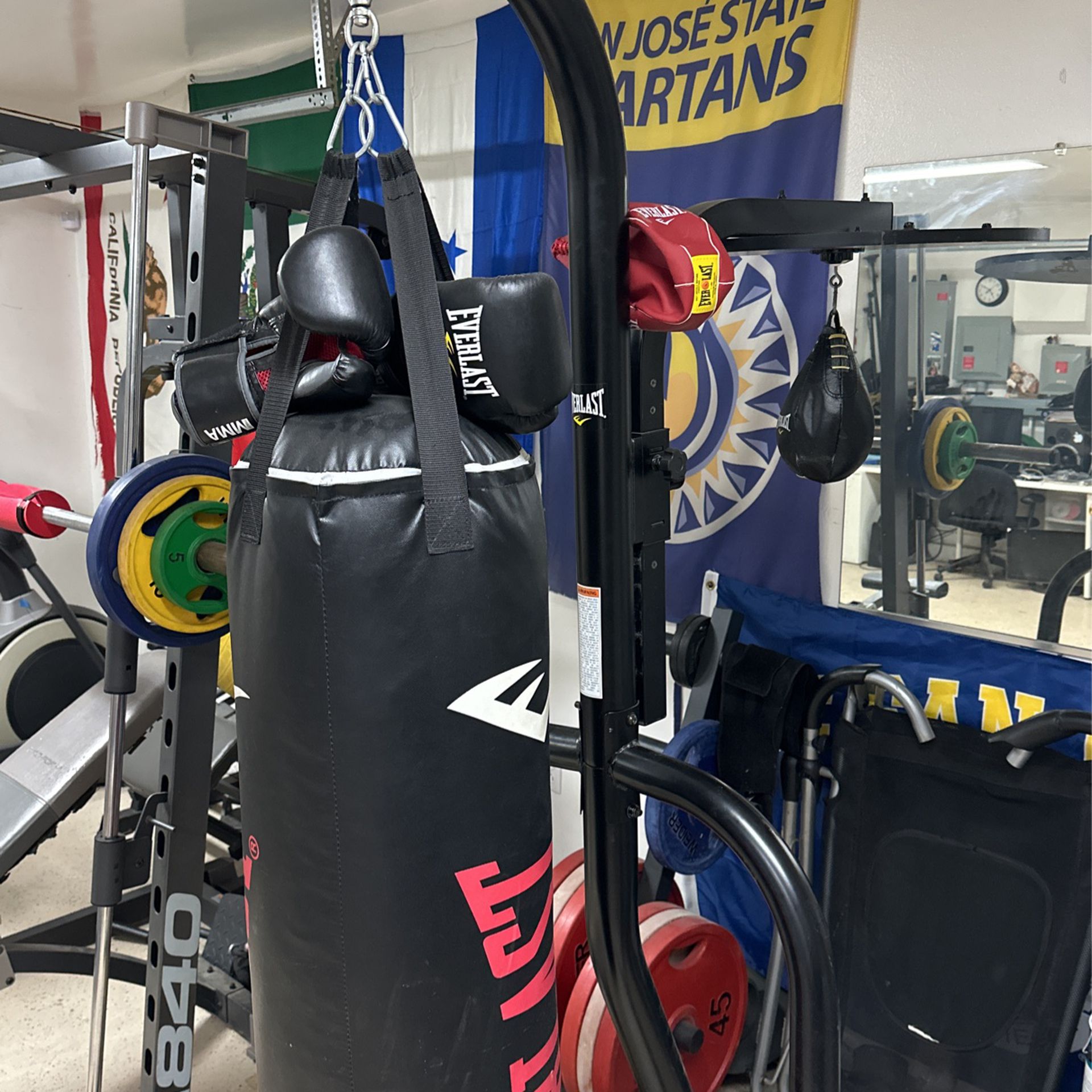 Everlast Punching Heavy Bag And Speed Bag Combo for Sale in Moreno ...