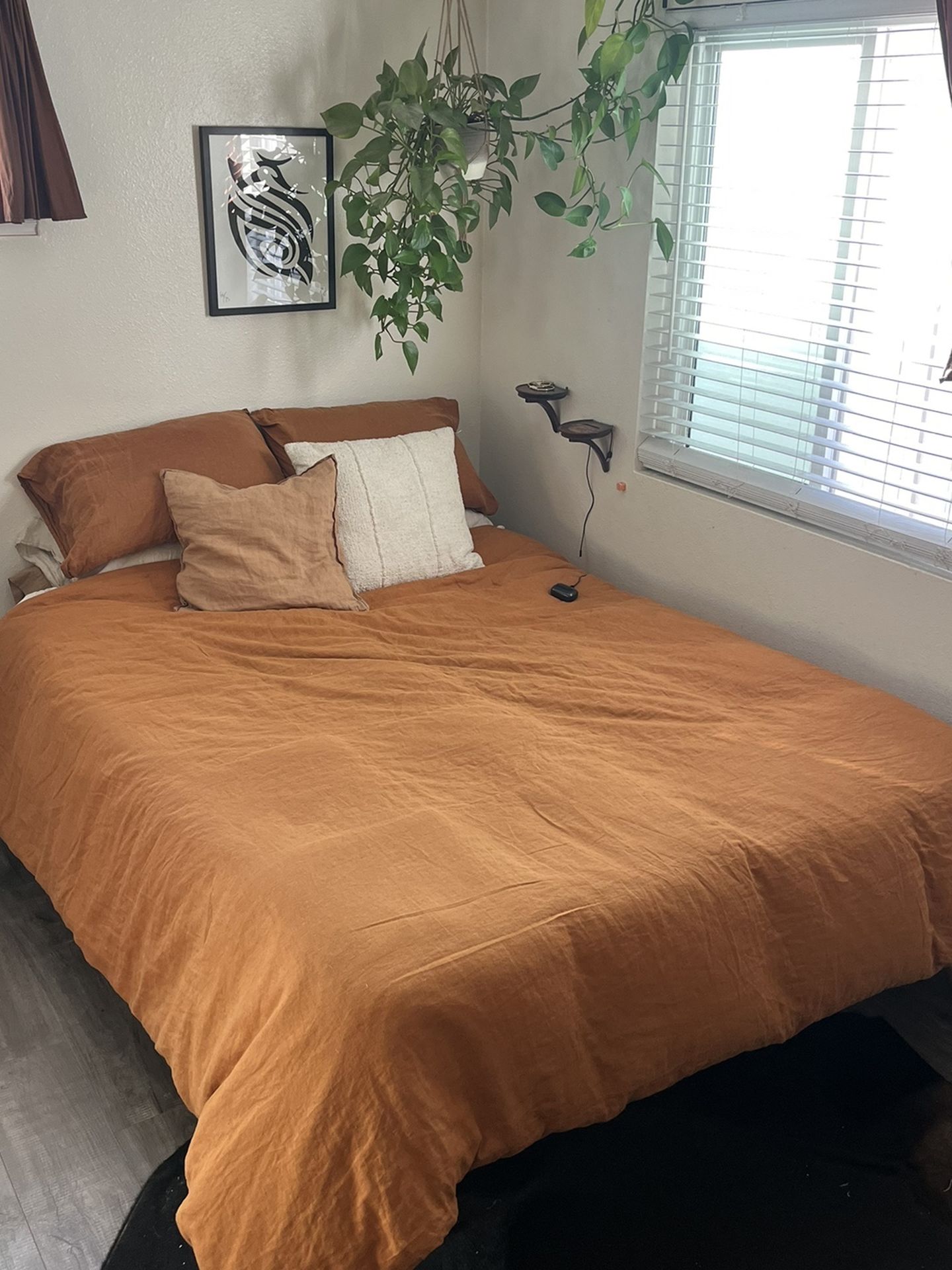 Queen Bed frame ( MUST GO )