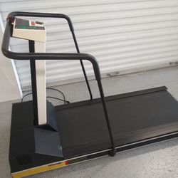 Precor USA 9.2 s  Treadmill 