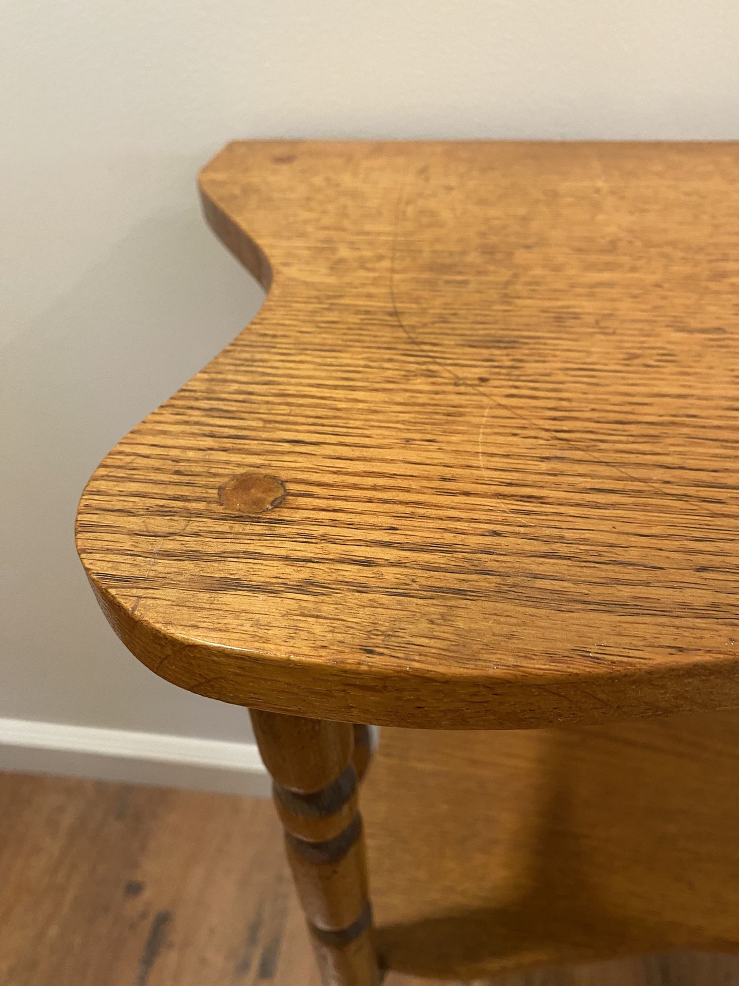 Super Cute End Table Nightstand Entry Table