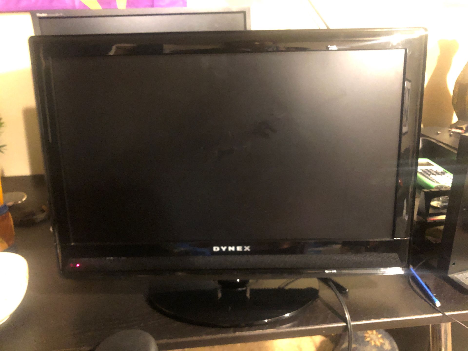 Beautiful color Dynex 27 inches tv in excellent condition