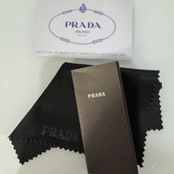 Prada 🕶️
