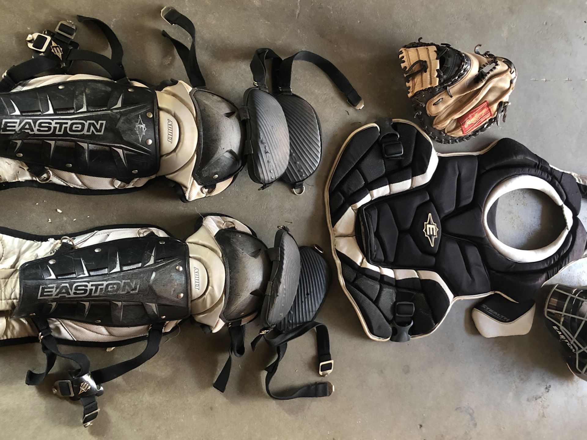 Adult Catchers Gear With Bag And Glove Easton
