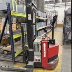 NOT WORKING - 2010 Raymond Walkie stacker RSS-40