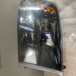 2010-2018 Dodge Ram 1500 Haloge Right Headlight 