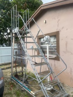 Multi purpose commercial ladder