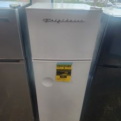 Black Friday Deal Frigidaire 7.5 Cu Ft Top Freezer Refrigerator 