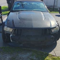 2010 FORD MUSTANG FOR PARTS ONLY 