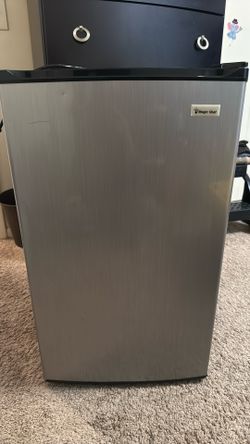 Magic Chef MCAR240SE2 Energy Star Stainless Steel Door 2.4 Cu. Ft. Mini All-Refrigerator, Silver