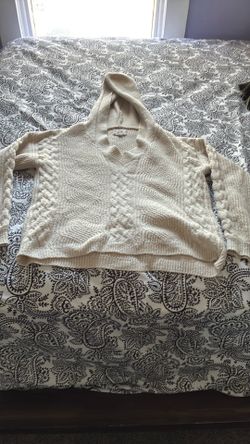 White knitted sweater with designs