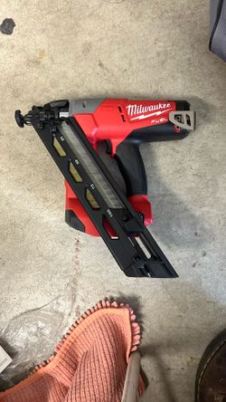 Milwaukee 15g Crown Molding Gun