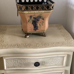 Beautiful Metal Flower Pot Container 