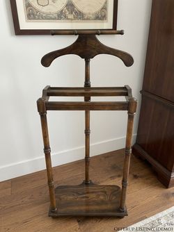 Vintage Butler Specialty Co. "Silent Valet" Oak Stand - Style 984