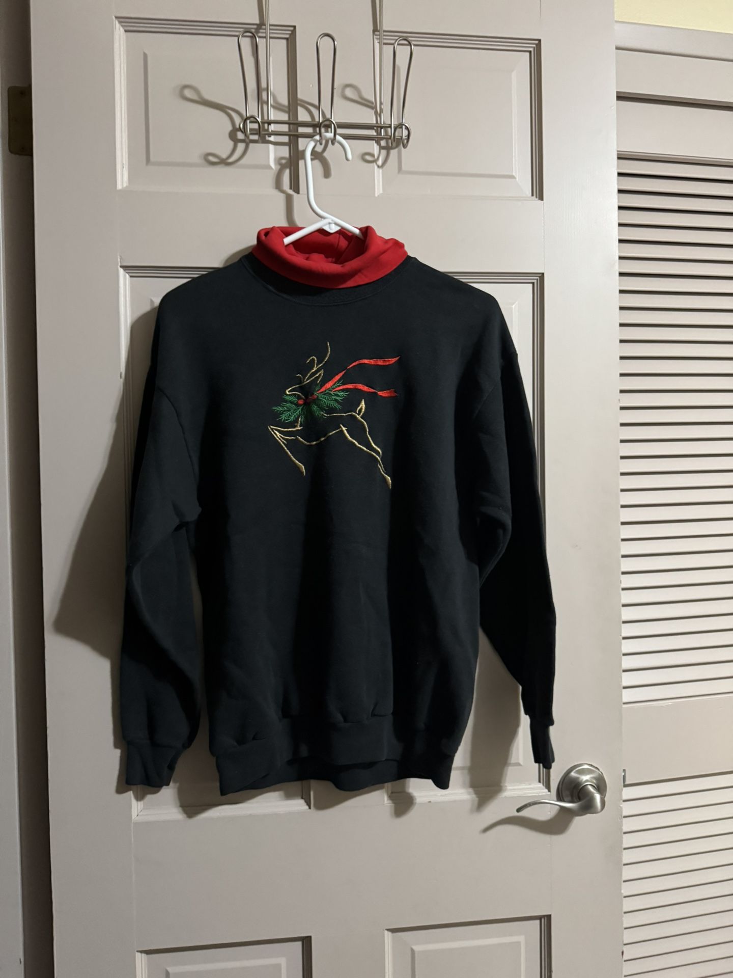 Womens Turtleneck Reindeer Crewneck Holiday Sweatshirt Size Medium - See pics