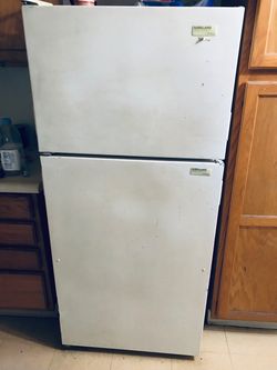 Perfectly working apartment fridge raider no issues at all still plugged up you can come and see for yourself $100 cash