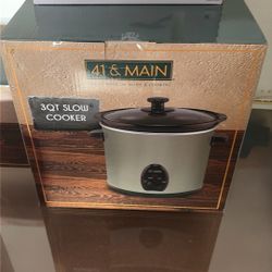 41 & MAINE 3 QUART SLOW COOKER BRAND NEW IN A BOX