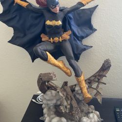BATGIRL (MODERN VERSION) Sideshow Statue