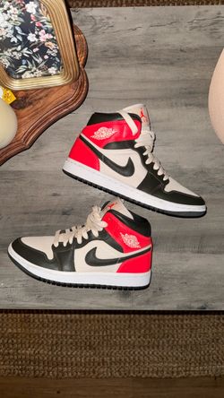 Jordan 1 mid