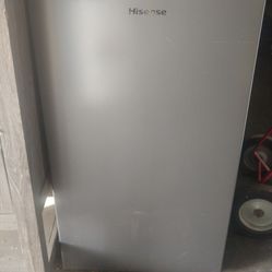 Hisense Mini Refridrorator